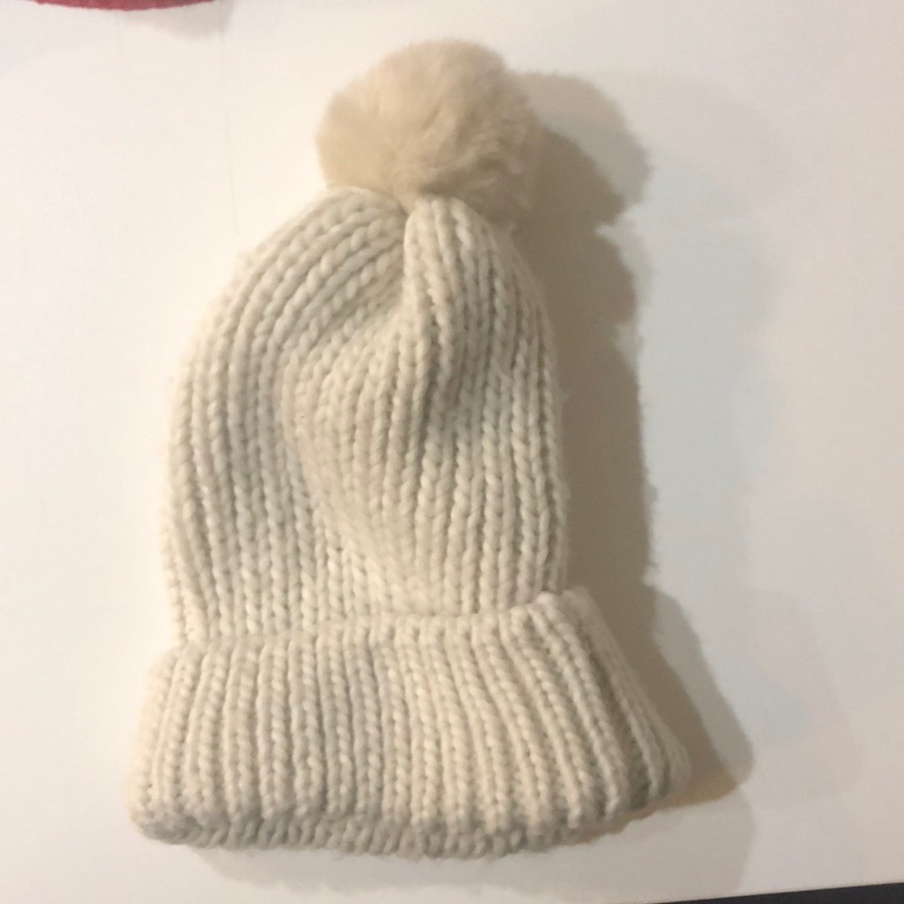 Brand New Comfy and cozy knitted Fall/Winter Hat!